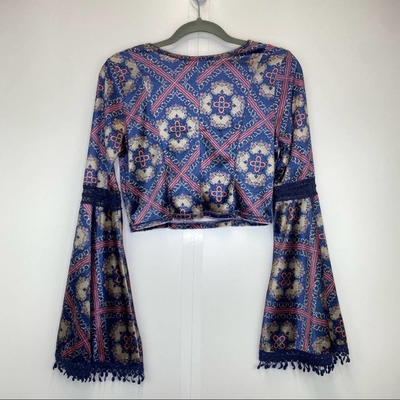 Band of Gypsies Velvet Crop Top Trumpet Sleeves - Picture 3 of 7